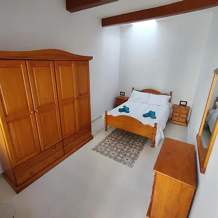 Peaceful Traditional Maltese Townhouse *