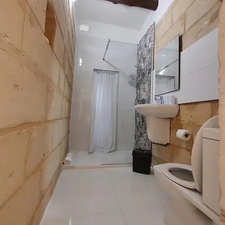 Semesterbostad Peaceful Traditional Maltese Townhouse