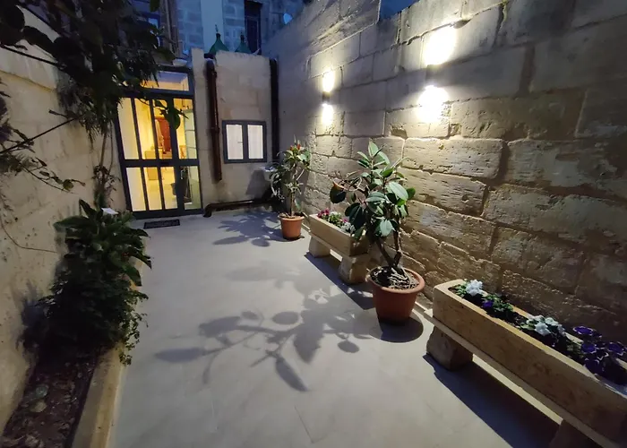 Feriehus Peaceful Traditional Maltese Townhouse *